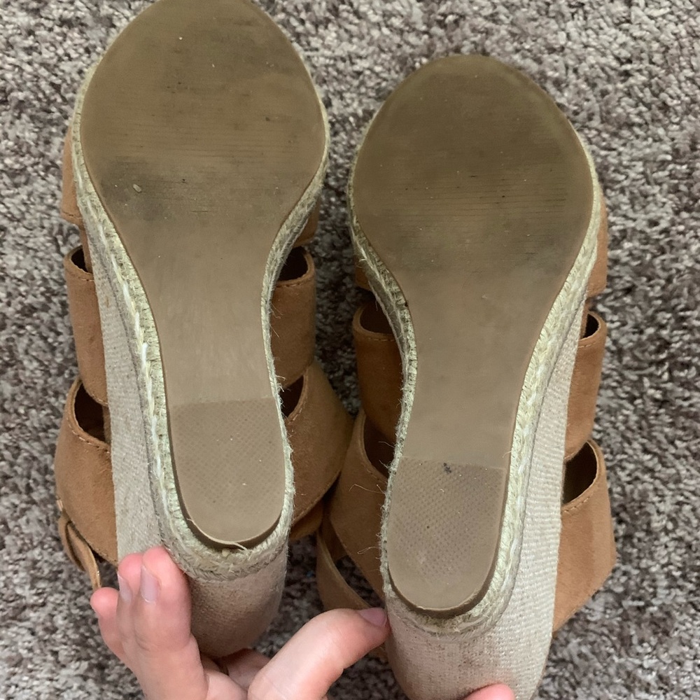 Tan wedges - Picture 3 of 3
